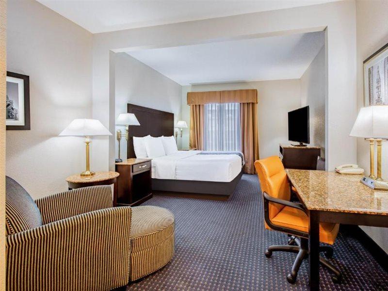 La Quinta By Wyndham Mt. Laurel - Philadelphia Hotel Mount Laurel Bagian luar foto
