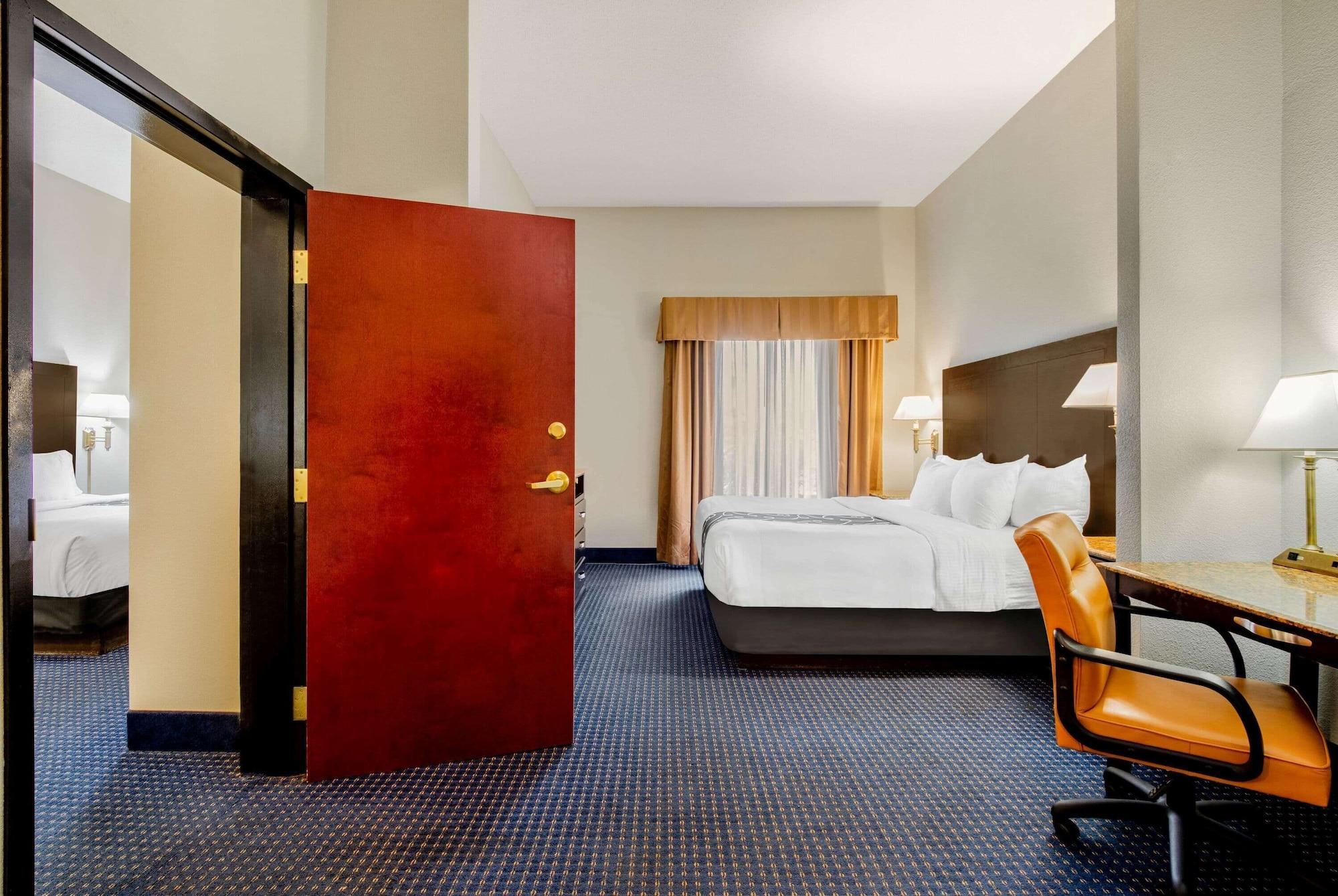 La Quinta By Wyndham Mt. Laurel - Philadelphia Hotel Mount Laurel Bagian luar foto