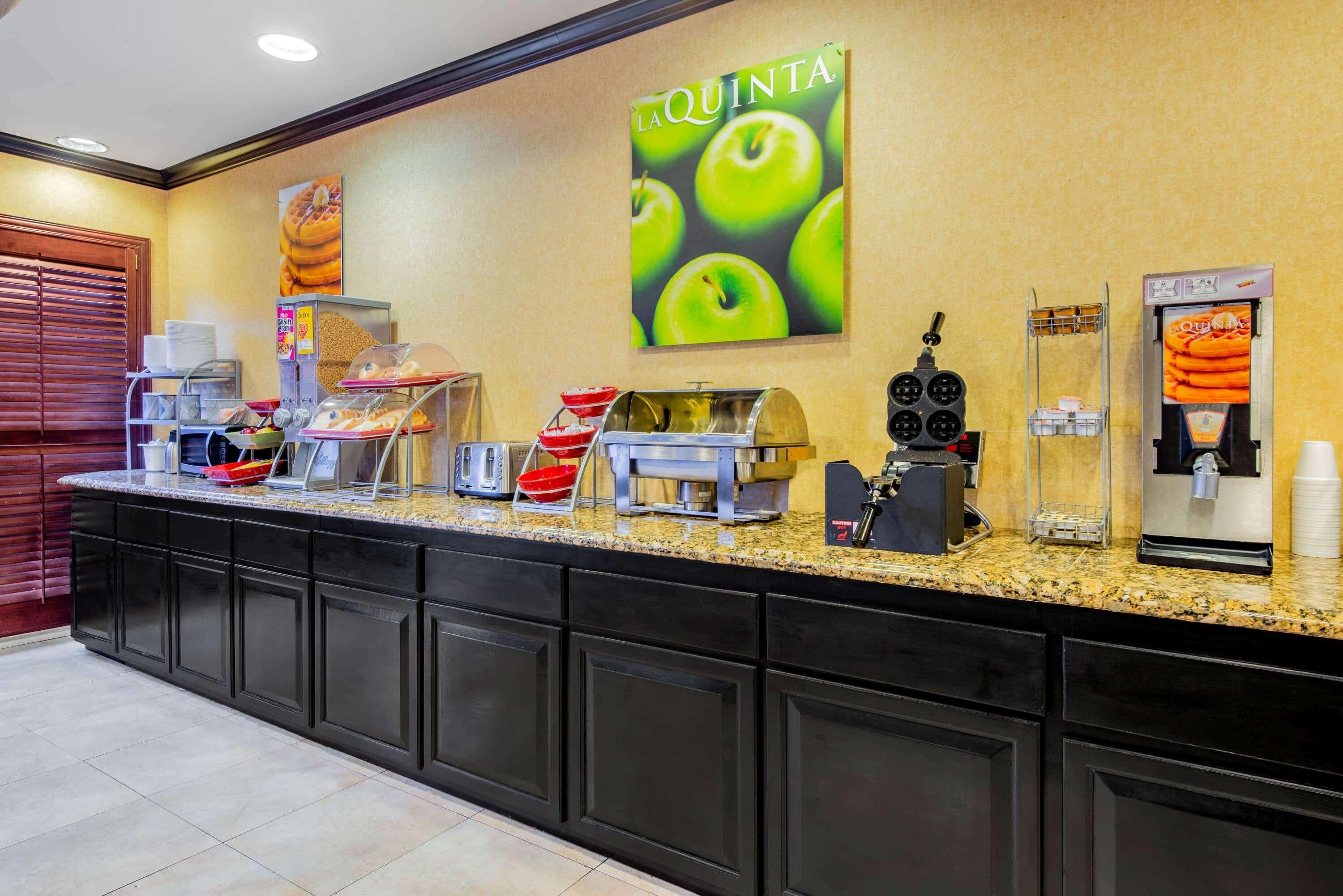 La Quinta By Wyndham Mt. Laurel - Philadelphia Hotel Mount Laurel Bagian luar foto