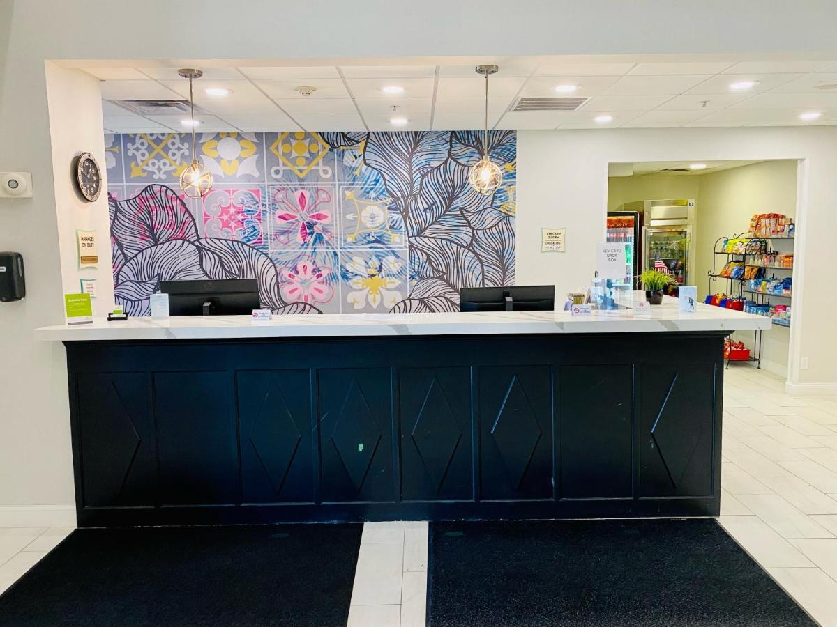 La Quinta By Wyndham Mt. Laurel - Philadelphia Hotel Mount Laurel Bagian luar foto