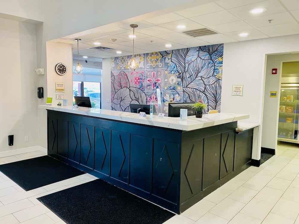 La Quinta By Wyndham Mt. Laurel - Philadelphia Hotel Mount Laurel Bagian luar foto