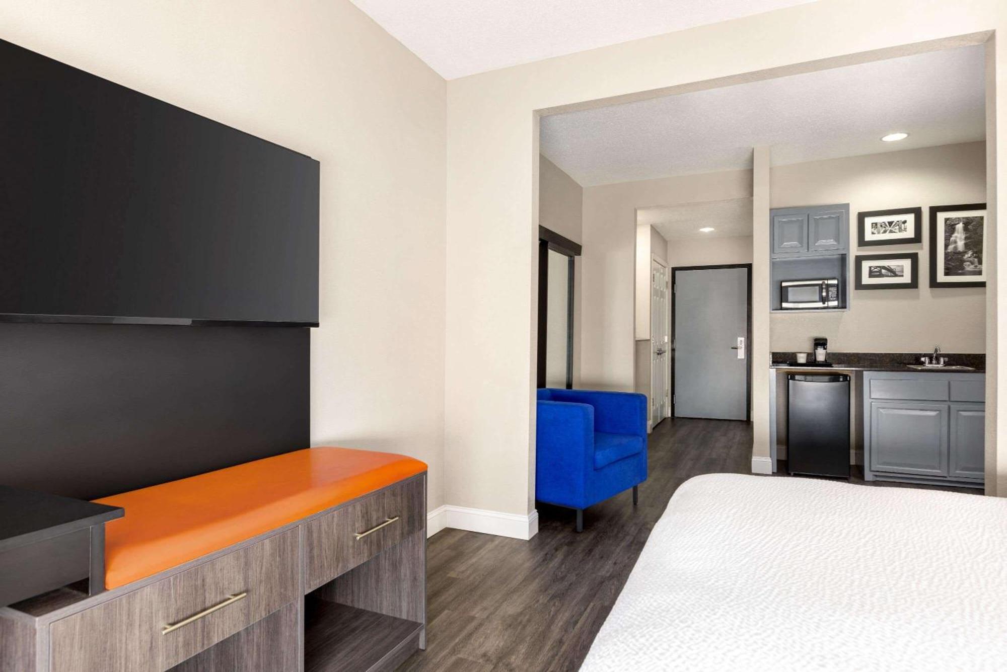La Quinta By Wyndham Mt. Laurel - Philadelphia Hotel Mount Laurel Bagian luar foto