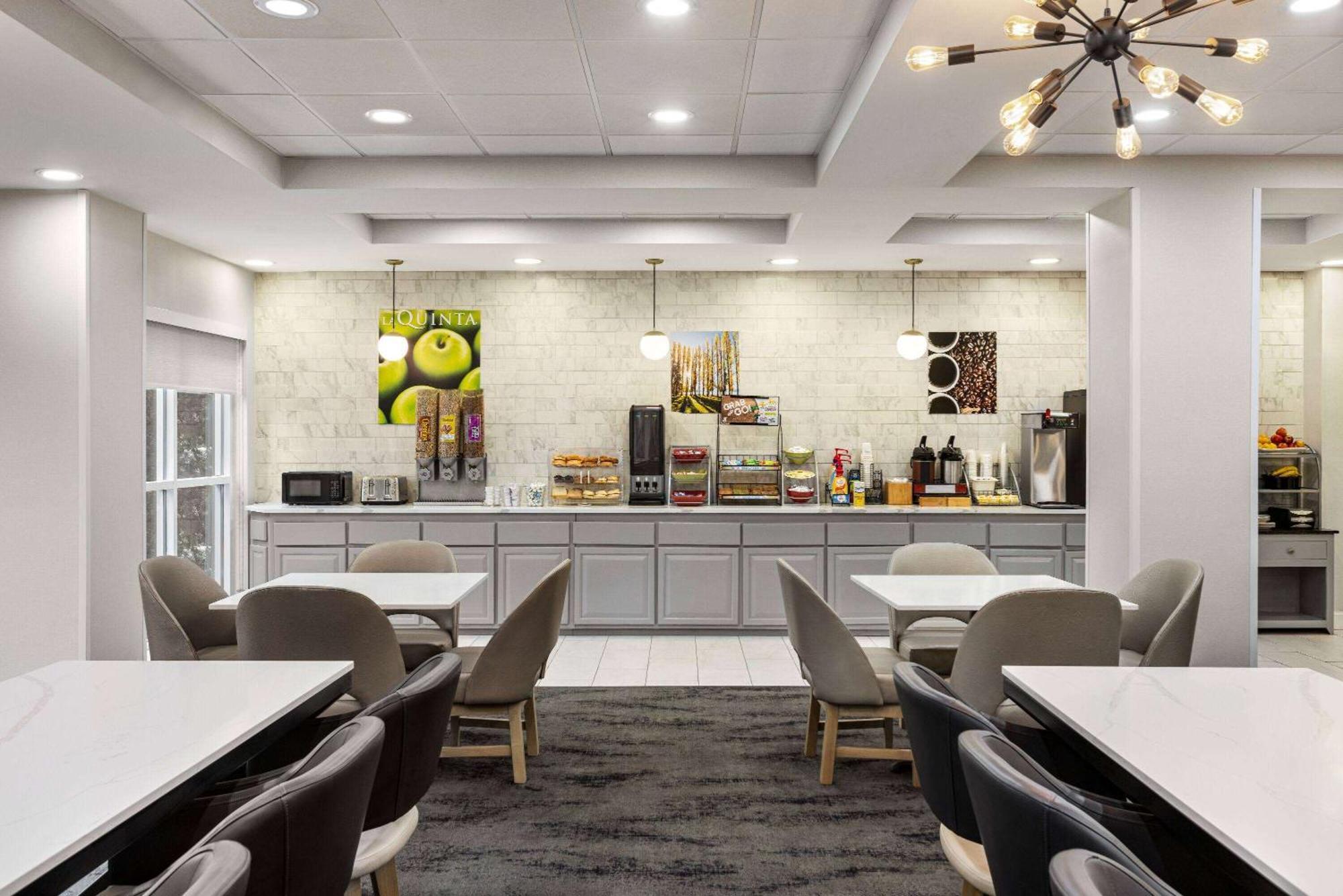 La Quinta By Wyndham Mt. Laurel - Philadelphia Hotel Mount Laurel Bagian luar foto