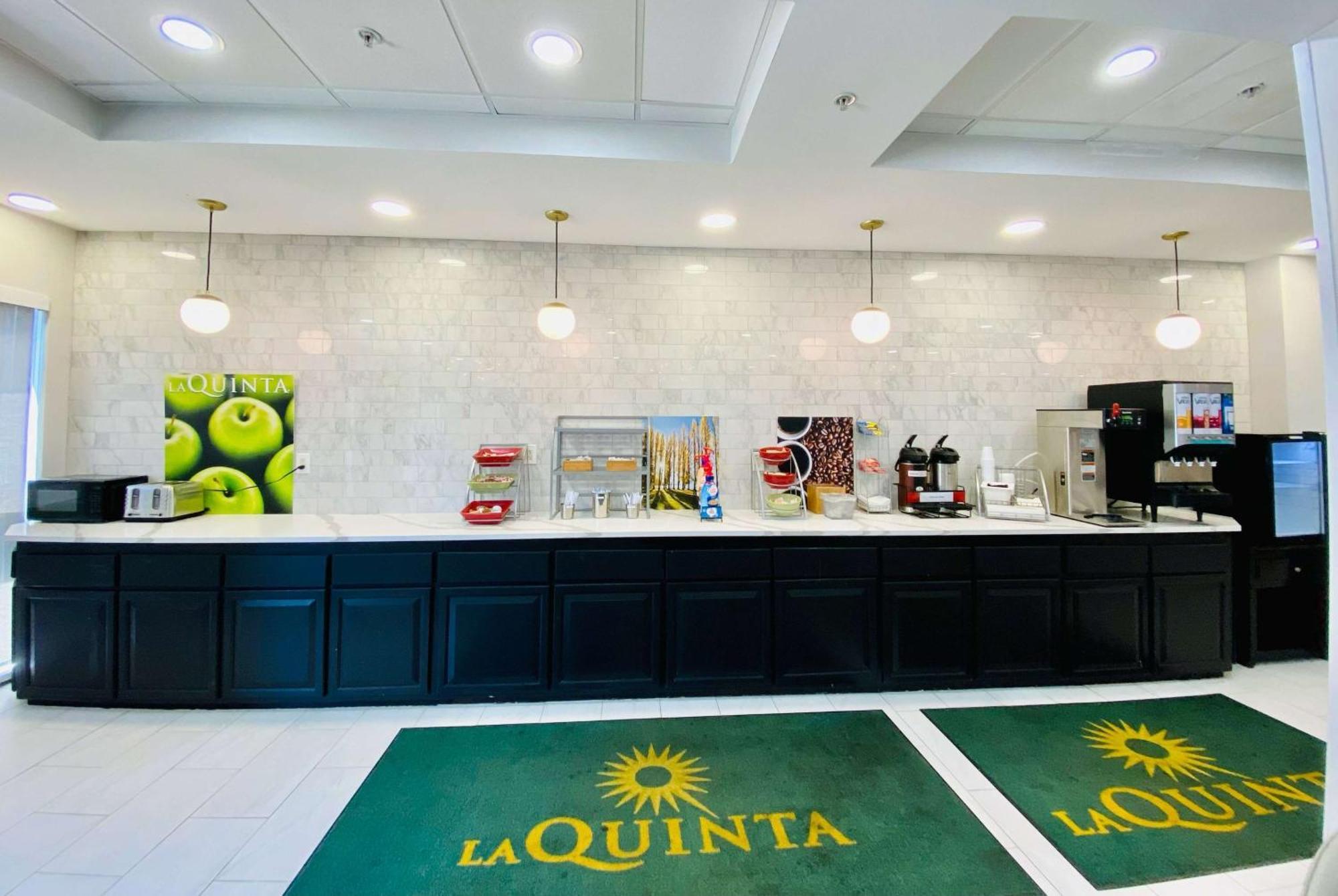 La Quinta By Wyndham Mt. Laurel - Philadelphia Hotel Mount Laurel Bagian luar foto