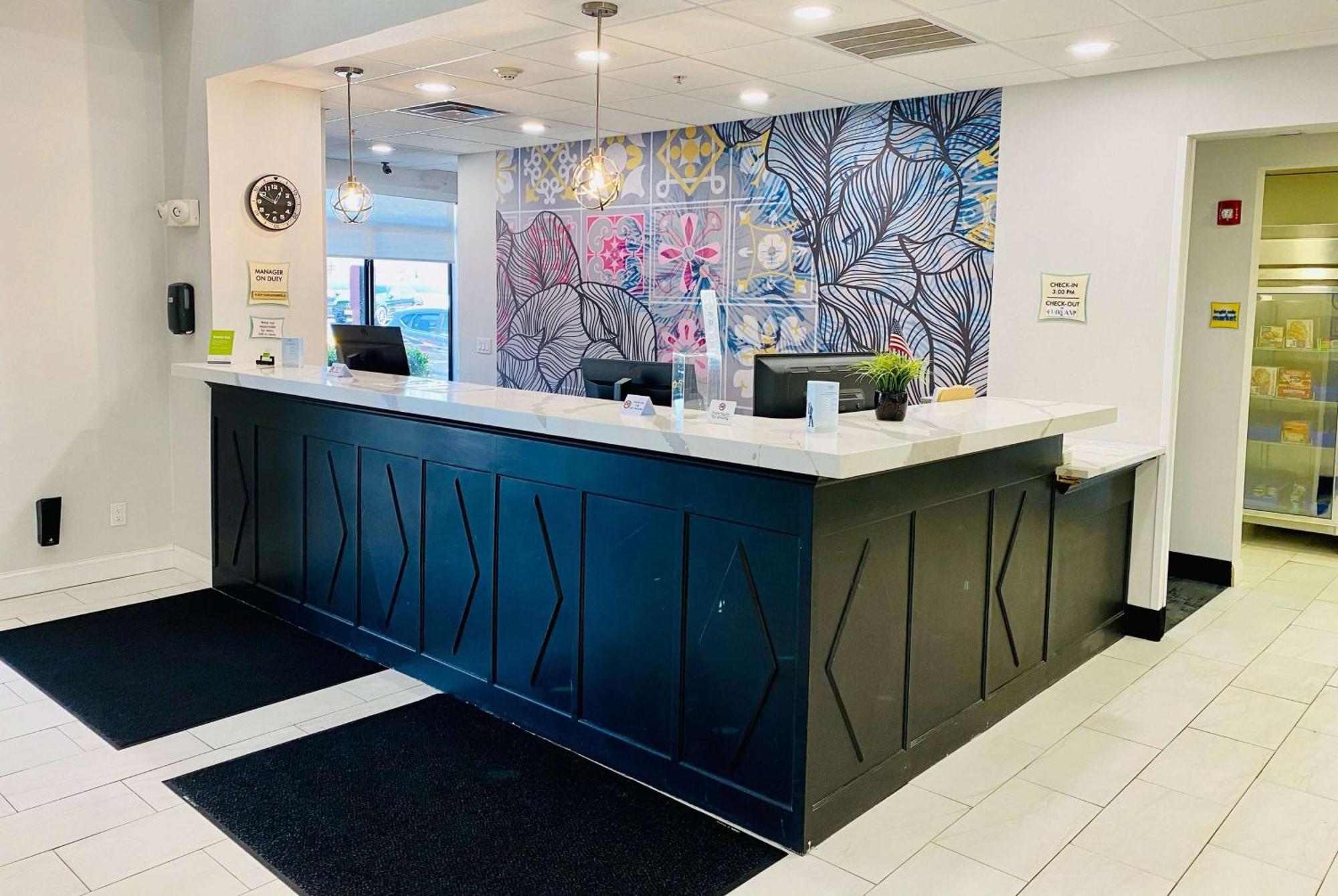 La Quinta By Wyndham Mt. Laurel - Philadelphia Hotel Mount Laurel Bagian luar foto